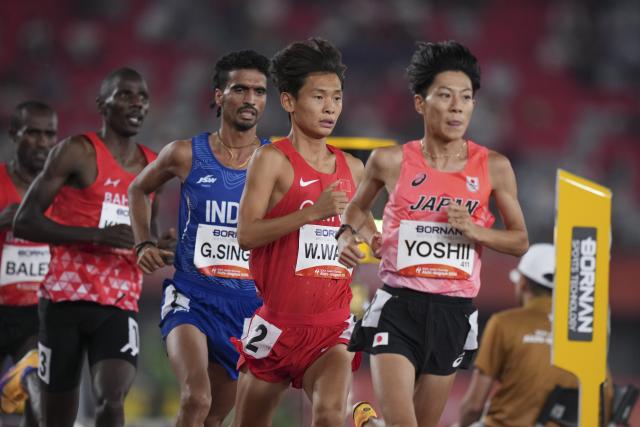 (260925) -- NAGOYA, Sept. 25, 2026 (Xinhua) -- Athletes compete during the men's 10000m final of athletics at the 20th Asian Games Aichi-Nagoya 2026 in Nagoya, Japan, Sept. 25, 2026. (Xinhua/Lui Siu Wai)