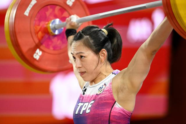 (260925) -- NAGOYA, Sept. 25, 2026 (Xinhua) -- Kuo Hsing-chun of Chinese Taipei competes during the women's 61kg final of weightlifting at the 20th Asian Games Aichi-Nagoya 2026 in Nagoya, Japan, Sept. 25, 2026. (Xinhua/Yu Yang)