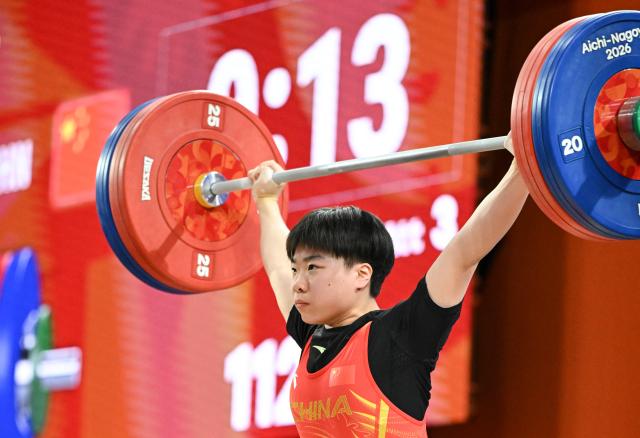 (260925) -- NAGOYA, Sept. 25, 2026 (Xinhua) -- Yang Liuyue of China competes during the women's 61kg final of weightlifting at the 20th Asian Games Aichi-Nagoya 2026 in Nagoya, Japan, Sept. 25, 2026. (Xinhua/Yu Yang)