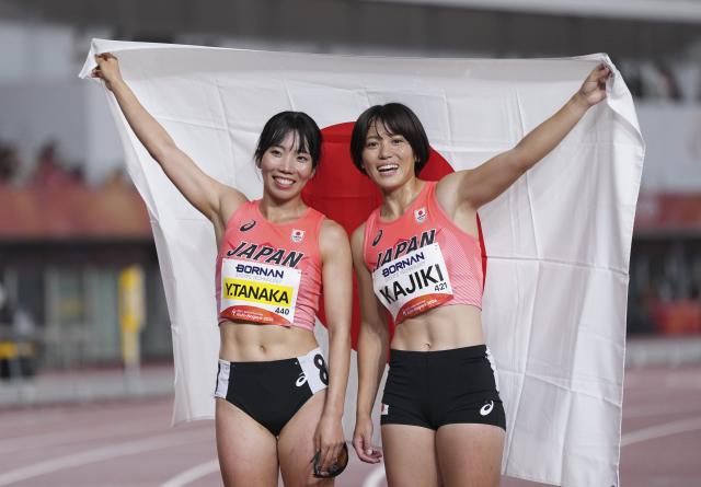 (260925) -- NAGOYA, Sept. 25, 2026 (Xinhua) -- Tanaka Yuri (L) and Kajiki Nanaka of Japan celebrate after the women's heptathlon 800m of Athletics at the 20th Asian Games Aichi-Nagoya 2026 in Nagoya, Japan, Sept. 25, 2026. (Xinhua/Jia Yuchen)