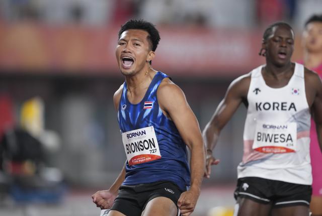 (260925) -- NAGOYA, Sept. 25, 2026 (Xinhua) -- Boonson Puripol of Thailand celebrates after winning the men's 100m final of Athletics at the 20th Asian Games Aichi-Nagoya 2026 in Nagoya, Japan, Sept. 25, 2026. (Xinhua/Jia Yuchen)
