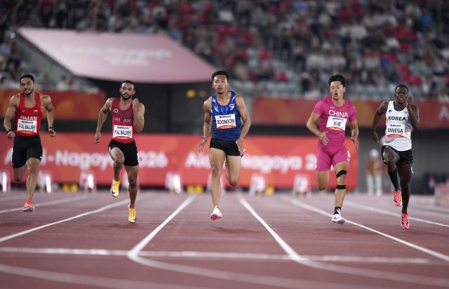 (260925) -- NAGOYA, Sept. 25, 2026 (Xinhua) -- (L-R) Ali Al Balushi of Oman, Malham Al Balushi of Oman, Boonson Puripol of Thailand, Xie Zhenye of China, Daniel Biwesa of South Korea compete during the men's 100m final of Athletics at the 20th Asian Games Aichi-Nagoya 2026 in Nagoya, Japan, Sept. 25, 2026. (Xinhua/Lui Siu Wai)