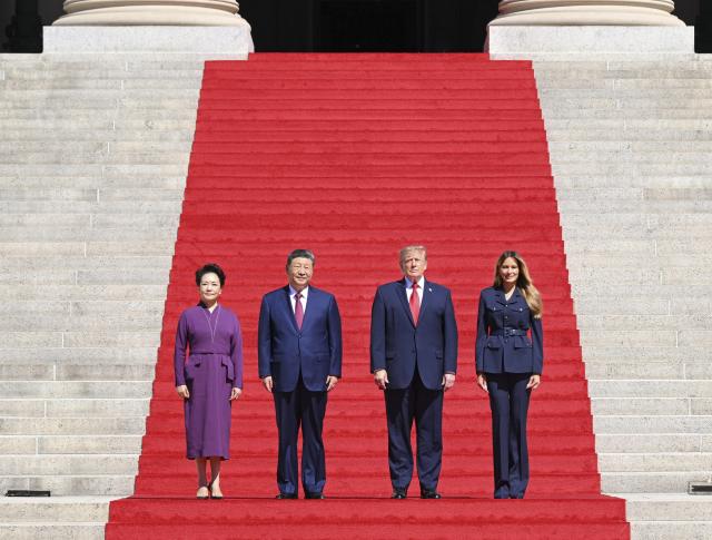 (260925) -- WASHINGTON, Sept. 25, 2026 (Xinhua) -- Chinese President Xi Jinping and his wife Peng Liyuan visit the U.S. National Archives, accompanied by U.S. President Donald Trump and his wife Melania Trump, after their tea chat in Washington, D.C., the United States, Sept. 25, 2026. Chinese President Xi Jinping and his wife, Peng Liyuan, had a chat over tea with U.S. President Donald Trump and his wife, Melania Trump, on Friday. (Xinhua/Li Xiang)