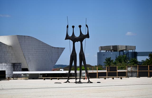 (260925) -- BRASILIA, Sept. 25, 2026 (Xinhua) -- This photo taken on Sept. 24, 2026 shows the Os Candangos statue in Brasilia, Brazil. The city of Brasilia, with a population of approximately 3 million, is the capital and the third largest city of Brazil. (Xinhua/Jin Haoyuan)