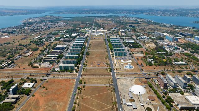 (260925) -- BRASILIA, Sept. 25, 2026 (Xinhua) -- An aerial drone photo taken on Sept. 25, 2026 shows the Monumental Axis and its surrounding areas in Brasilia, Brazil. The city of Brasilia, with a population of approximately 3 million, is the capital and the third largest city of Brazil. (Xinhua/Jin Haoyuan)