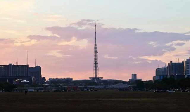 (260925) -- BRASILIA, Sept. 25, 2026 (Xinhua) -- This photo taken on Sept. 24, 2026 shows the Brasilia TV Tower in Brasilia, Brazil. The city of Brasilia, with a population of approximately 3 million, is the capital and the third largest city of Brazil. (Xinhua/Jin Haoyuan)