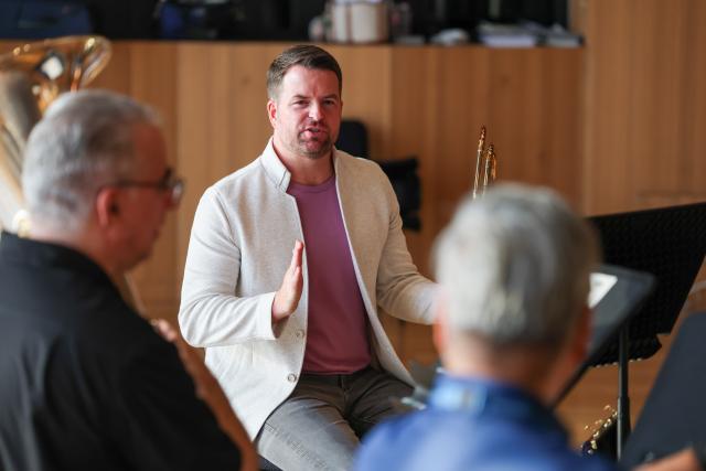 (260926) -- TIANJIN, Sept. 26, 2026 (Xinhua) -- Lee Allen (C) communicates with his colleagues in rehearsal at the Tianjin Juilliard School in Tianjin, north China, Sept. 15, 2026.
  Lee Allen, a U.S. trombonist, joined the Tianjin Juilliard School as one of its first resident faculty members in 2019. 
  In 2017, while still teaching in the U.S. state of Ohio, Allen led five students on a month-long tour across China, covering 17 cities and staging 19 concerts. This immersive experience gave him deep insight into China's thriving artistic landscape. He noted that the abundance of opportunities, strong institutional support for the arts, and Tianjin's livable urban environment convinced him to build his long-term career here. 
  Over the years, Allen has dedicated himself to nurturing young musical talent, with generations of his students going on to perform on leading international stages. His two children were both born and raised in Tianjin, making the city a true family home. 
  This year, the Tianjin Juilliard School formed its first all-faculty brass quintet, a rare opportunity that allows Allen to perform alongside his peers and deepen his artistic practice. 
  For Allen, music bridges different civilizations, and the Tianjin Juilliard School is a dynamic platform for exchange between Chinese and U.S. arts education. "Teaching is a two-way journey of growth," he said. "While I guide my students, they also teach me every day." (Xinhua/Sun Fanyue)