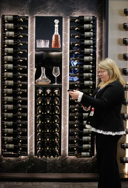 (260926) -- VANCOUVER, Sept. 26, 2026 (Xinhua) -- A visitor looks at a wine storage wall design during the Interior Design Show 2026 at the Vancouver Convention Centre in Vancouver, British Columbia, Canada, Sept. 25, 2026.
  Featuring 200 exhibitors from around the world showcasing the latest interior design concepts and products, the three-day trade and public show kicked off Friday and runs until Sept. 27. (Photo by Liang Sen/ Xinhua)
