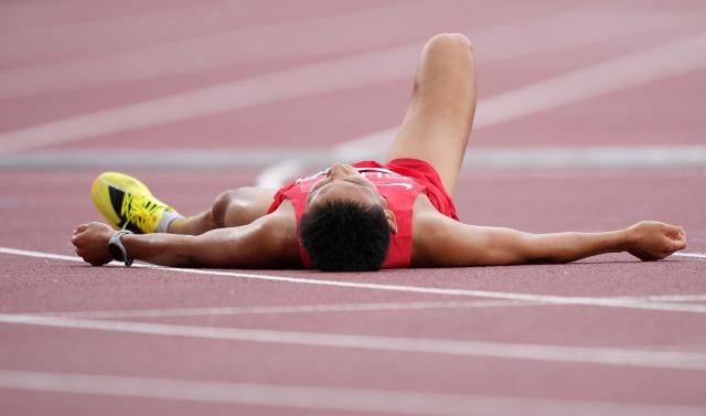 (260926) -- NAGOYA, Sept. 26, 2026 (Xinhua) -- Feng Peiyou of China reacts after the men's marathon final of athletics at the 20th Asian Games Aichi-Nagoya 2026 in Nagoya, Japan, Sept. 26, 2026. (Xinhua/Lui Siu Wai)