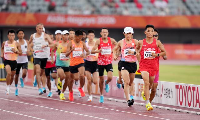 (260926) -- NAGOYA, Sept. 26, 2026 (Xinhua) -- Athletes compete during the men's marathon final of Athletics at the 20th Asian Games Aichi-Nagoya 2026 in Nagoya, Japan, Sept. 26, 2026. (Xinhua/Lui Siu Wai)