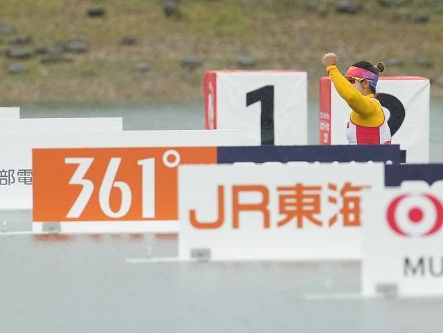(260926) -- NAGOYA, Sept. 26, 2026 (Xinhua) -- Wang Nan of China celebrates as she crosses the finish line during the women's kayak single 500m final of canoe sprint at the 20th Asian Games Aichi-Nagoya 2026 in Miyoshi of Aichi Prefecture, Japan, Sept. 26, 2026. (Xinhua/Zhang Haobo)