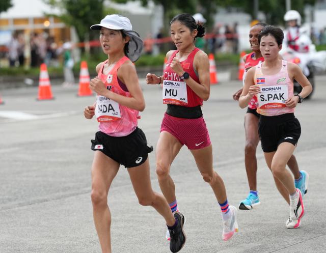 (260926) -- NAGOYA, Sept. 26, 2026 (Xinhua) -- Yada Mikuni (L) of Japan, Cirencuomu (C) of China, Pak Sol Gyong of the Democratic People's Republic of Korea (DPRK) compete during the women's marathon final of Athletics at the 20th Asian Games Aichi-Nagoya 2026 in Nagoya, Japan, Sept. 26, 2026. (Xinhua/Jia Yuchen)