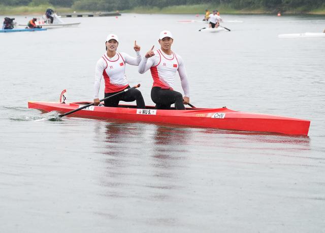(260926) -- NAGOYA, Sept. 26, 2026 (Xinhua) -- Wu Shengyue (R)/Ma Yanan of China celebrate after the mixed canoe double 500m final of canoe sprint at the 20th Asian Games Aichi-Nagoya 2026 in Miyoshi of Aichi Prefecture, Japan, Sept. 26, 2026. (Xinhua/Zhang Haobo)
