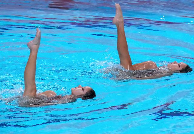 (260926) -- HAMAMATSU, Sept. 26, 2026 (Xinhua) -- Patrawee Chayawararak/Thunyaporn Homnan of Thailand perform during the duet technical routine of artistic swimming at the 20th Asian Games Aichi-Nagoya 2026 in Hamamatsu of Shizuoka Prefecture, Japan, Sept. 26, 2026. (Xinhua/Zhou Mi)