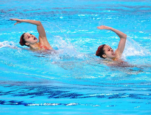 (260926) -- HAMAMATSU, Sept. 26, 2026 (Xinhua) -- Lin Yanjun/Xu Huiyan of China perform during the duet technical routine of artistic swimming at the 20th Asian Games Aichi-Nagoya 2026 in Hamamatsu of Shizuoka Prefecture, Japan, Sept. 26, 2026. (Xinhua/Zhou Mi)