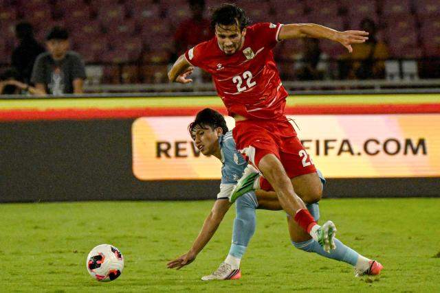 (260926) -- JAKARTA, Sept. 26, 2026 (Xinhua) -- Nathan Tjoe-A-On (R) of Indonesia vies for the ball during the FIFA ASEAN Cup 2026 Division 1 Group A match 
between Indonesia and Singapore at Gelora Bung Karno Stadium, Jakarta, Indonesia, Sept. 25, 2026. (Xinhua/Agung Kuncahya B.)