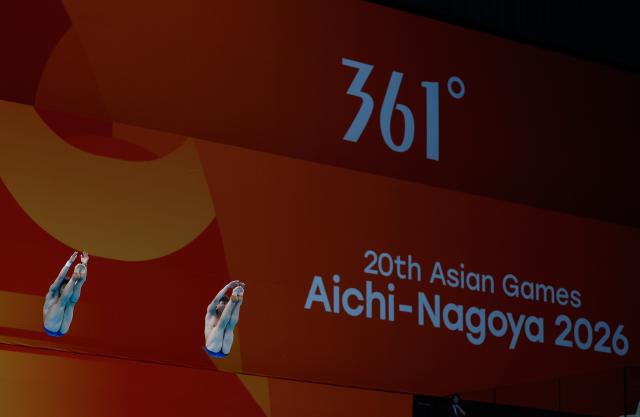 (260926) -- TOKYO, Sept. 26, 2026 (Xinhua) -- Wang Zongyuan (L)/Zheng Jiuyuan of China compete during the men's synchronised 3m springboard final of diving at the 20th Asian Games Aichi-Nagoya 2026 in Tokyo, Japan, Sept. 26, 2026. (Xinhua/Wu Zhizun)