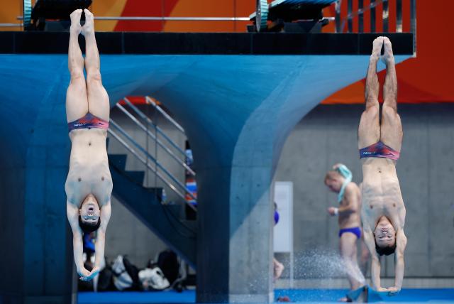(260926) -- TOKYO, Sept. 26, 2026 (Xinhua) -- Ikuma Senri (R)/Suyama Haruki of Japan compete during the men's synchronised 3m springboard final of diving at the 20th Asian Games Aichi-Nagoya 2026 in Tokyo, Japan, Sept. 26, 2026. (Xinhua/Wu Zhizun)