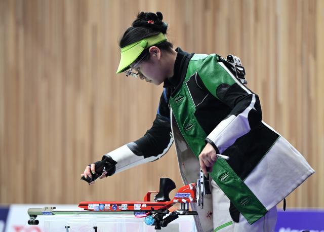 (260926) -- TOYOTA, Sept. 26, 2026 (Xinhua) -- Han Jiayu of China reacts during the 50m rifle 3 positions women individual final of shooting at the 20th Asian Games Aichi-Nagoya 2026 in Toyota of Aichi Prefecture, Japan, Sept. 26, 2026. (Xinhua/Liu Lei)