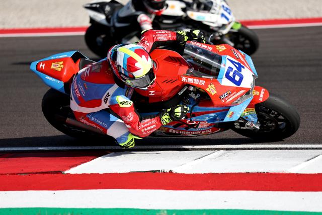 (260926) -- CREMONA, Sept. 26, 2026 (Xinhua) -- Federico Caricasulo of EASTROC ZXMOTO Evan Bros Factory steers his motorbike during the Superpole of WorldSSP at the FIM Supersport World Championship Italian Round Cremona Circuit, Italy, Sept. 26, 2026. (Xinhua/Li Jing)