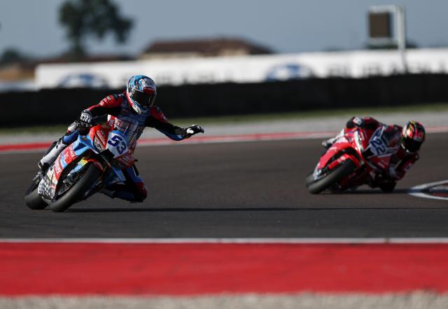 (260926) -- CREMONA, Sept. 26, 2026 (Xinhua) -- Valentin Debise (L) of EASTROC ZXMOTO Evan Bros Factory competes during the Superpole of WorldSSP at the FIM Supersport World Championship Italian Round Cremona Circuit, Italy, Sept. 26, 2026. (Xinhua/Li Jing)