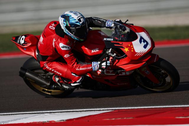 (260926) -- CREMONA, Sept. 26, 2026 (Xinhua) -- Raffaele De Rosa of QJMOTOR Factory Racing steers his motorbike during the Superpole of WorldSSP at the FIM Supersport World Championship Italian Round Cremona Circuit, Italy, Sept. 26, 2026. (Xinhua/Li Jing)