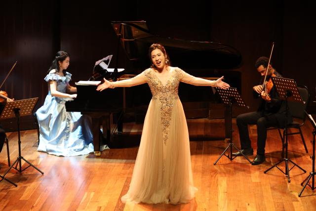 (260926) -- RIO DE JANEIRO, Sept. 26, 2026 (Xinhua) -- A singer performs during an opera concert at the Cidade das Artes in Rio de Janeiro, Brazil, Sept. 25, 2026. An opera concert themed the 2026 China-Brazil Cultural Year was staged here on Friday, with several singers from the China National Opera House presenting opera classics and well-known Chinese pieces to the local audience. (Xinhua/Jin Haoyuan)