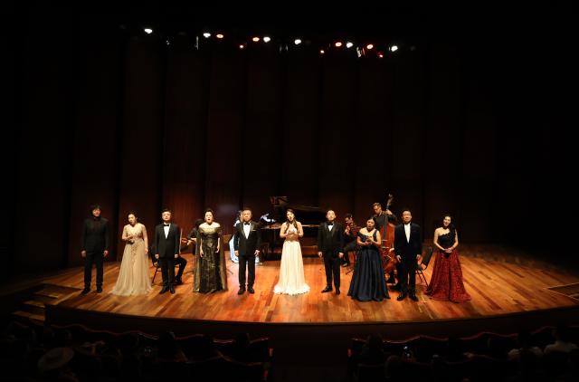 (260926) -- RIO DE JANEIRO, Sept. 26, 2026 (Xinhua) -- Singers perform during an opera concert at the Cidade das Artes in Rio de Janeiro, Brazil, Sept. 25, 2026. An opera concert themed the 2026 China-Brazil Cultural Year was staged here on Friday, with several singers from the China National Opera House presenting opera classics and well-known Chinese pieces to the local audience. (Xinhua/Jin Haoyuan)