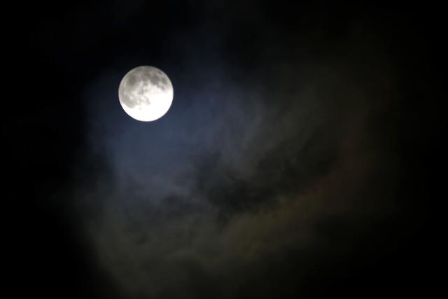 (260926) -- BEIRUT, Sept. 26, 2026 (Xinhua) -- A moon is seen over Beirut, Lebanon, Sept. 26, 2026. (Xinhua/Bilal Jawich)