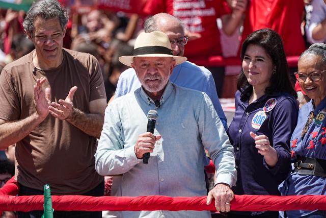 (260926) -- SAO PAULO, Sept. 26, 2026 (Xinhua) -- Brazilian President Luiz Inacio Lula da Silva (C), presidential candidate of Brazil's ruling Workers' Party, attends a campaign rally in Sao Paulo, Brazil, Sept. 26, 2026. (Photo by Paulo Lopes/Xinhua)