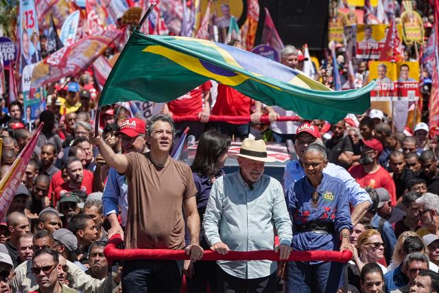 (260926) -- SAO PAULO, Sept. 26, 2026 (Xinhua) -- Brazilian President Luiz Inacio Lula da Silva (front C), presidential candidate of Brazil's ruling Workers' Party, attends a campaign rally in Sao Paulo, Brazil, Sept. 26, 2026. (Photo by Paulo Lopes/Xinhua)