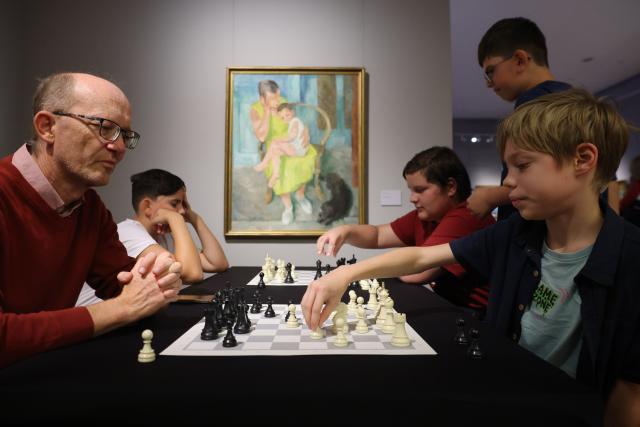 (260927) -- BUDAPEST, Sept. 27, 2026 (Xinhua) -- Participants play chess during the 12th Judit Polgar Global Chess Festival held at the Hungarian National Gallery in Budapest, Hungary on Sept. 26, 2026. (Photo by Attila Volgyi/Xinhua)