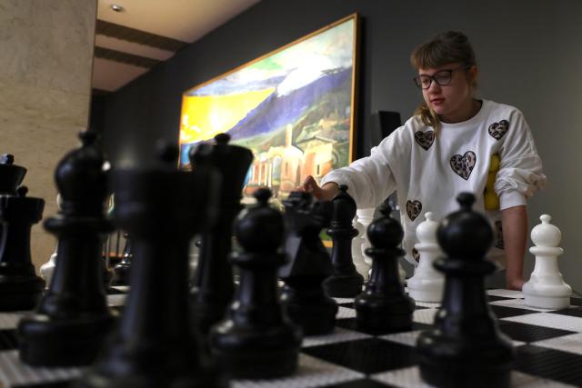(260927) -- BUDAPEST, Sept. 27, 2026 (Xinhua) -- A girl participates in the 12th Judit Polgar Global Chess Festival held at the Hungarian National Gallery in Budapest, Hungary on Sept. 26, 2026. (Photo by Attila Volgyi/Xinhua)