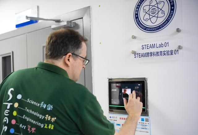 (260927) -- CHONGQING, Sept. 27, 2026 (Xinhua) -- Francis Stonier goes into a lab of the STEAM Interdisciplinary International Education Center in Southwest University in southwest China's Chongqing Municipality, Sept. 14, 2026.
  Since arriving in Chongqing in 2019 to take up a teaching post, U.S. scholar Francis Stonier has become a well-known local figure. Over the past few years, he has devoted himself to promoting STEAM (Science, Technology, Engineering, Arts, Mathematics) interdisciplinary education and free science outreach for rural school students.
  Currently a professor at Southwest University, Stonier teaches academic writing to international students. Beyond his university lectures, Stonier brings science to life for primary and secondary school students. He simplifies complex concepts, tailoring them for young children. 
  To make science more accessible, Stonier has developed personalized STEAM curricula. Using 3D printing and LEGO bricks, he transforms complex academic concepts into hands-on experiments, encouraging students to explore science through creation and teamwork. In a creative lesson at Bashu Primary School in Chongqing, Stonier used everyday items to simulate birds' foraging behaviors, helping kids understand natural science through play. 
  Since 2019, Stonier has visited nearly 80 primary and secondary schools across Chongqing, including those in remote rural areas, to give free science lessons. 
  Stonier's grassroots teaching experience has also reshaped his understanding of education. He speaks highly of Chinese educators' openness to practical and innovative teaching approaches. 
  Stonier has witnessed Chongqing's development. He has fully immersed himself in local life. Moved by the warmth of the Chongqing people, and the city's unique charm and diverse cuisine, Stonier regards Chongqing as his second hometown, praising its harmonious balance of urban convenience and natural scenery. (Xinhua/Tang Yi)