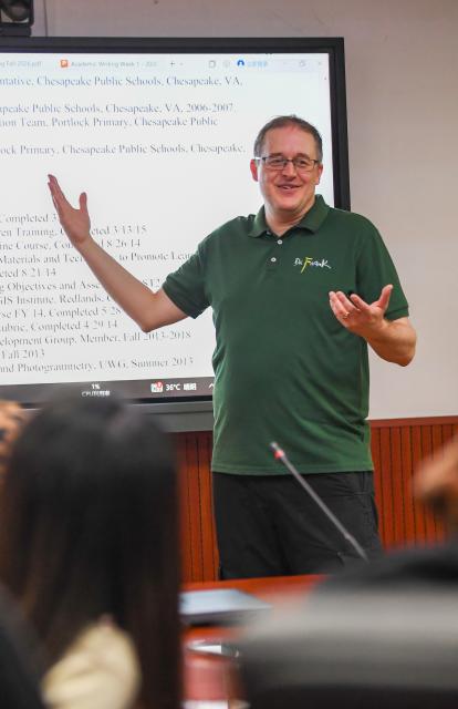 (260927) -- CHONGQING, Sept. 27, 2026 (Xinhua) -- Francis Stonier teaches international students in a classroom at Southwest University in southwest China's Chongqing Municipality, Sept. 14, 2026.
  Since arriving in Chongqing in 2019 to take up a teaching post, U.S. scholar Francis Stonier has become a well-known local figure. Over the past few years, he has devoted himself to promoting STEAM (Science, Technology, Engineering, Arts, Mathematics) interdisciplinary education and free science outreach for rural school students.
  Currently a professor at Southwest University, Stonier teaches academic writing to international students. Beyond his university lectures, Stonier brings science to life for primary and secondary school students. He simplifies complex concepts, tailoring them for young children. 
  To make science more accessible, Stonier has developed personalized STEAM curricula. Using 3D printing and LEGO bricks, he transforms complex academic concepts into hands-on experiments, encouraging students to explore science through creation and teamwork. In a creative lesson at Bashu Primary School in Chongqing, Stonier used everyday items to simulate birds' foraging behaviors, helping kids understand natural science through play. 
  Since 2019, Stonier has visited nearly 80 primary and secondary schools across Chongqing, including those in remote rural areas, to give free science lessons. 
  Stonier's grassroots teaching experience has also reshaped his understanding of education. He speaks highly of Chinese educators' openness to practical and innovative teaching approaches. 
  Stonier has witnessed Chongqing's development. He has fully immersed himself in local life. Moved by the warmth of the Chongqing people, and the city's unique charm and diverse cuisine, Stonier regards Chongqing as his second hometown, praising its harmonious balance of urban convenience and natural scenery. (Xinhua/Tang Yi)