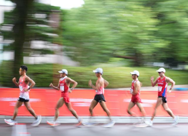 (260927) -- NAGOYA, Sept. 27, 2026 (Xinhua) -- Athletes compete during the men's marathon race walk final of Athletics at the 20th Asian Games Aichi-Nagoya 2026 in Nagoya, Japan, Sept. 27, 2026. (Xinhua/Luo Yuan)