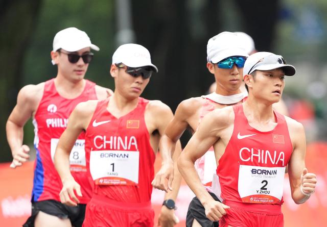 (260927) -- NAGOYA, Sept. 27, 2026 (Xinhua) -- Zhou Yingcheng (1st R) and Tang Yushuai (2nd L) of China compete during the men's marathon race walk final of Athletics at the 20th Asian Games Aichi-Nagoya 2026 in Nagoya, Japan, Sept. 27, 2026. (Xinhua/Jia Yuchen)