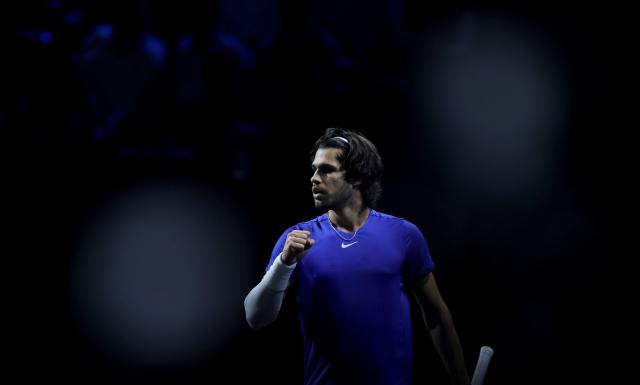 (260927) -- LONDON, Sept. 27, 2026 (Xinhua) -- Team Europe's Carlos Alcaraz reacts in the singles match against Team World's Taylor Fritz during the Laver Cup tennis tournament between Team World and Team Europe in London, Britain, on Sept. 26, 2026. (Xinhua/Li Ying)