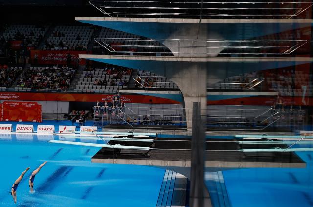 (260927) -- TOKYO, Sept. 27, 2026 (Xinhua) -- Chen Yiwen/Chen Jia (L) of China compete during the women's synchronised 3m springboard final of diving at the 20th Asian Games Aichi-Nagoya 2026 in Tokyo, Japan, Sept. 27, 2026. (Xinhua/Wu Zhizun)