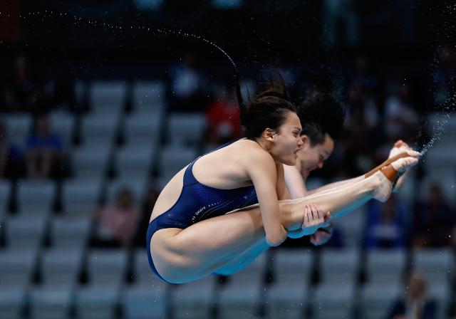 (260927) -- TOKYO, Sept. 27, 2026 (Xinhua) -- Chen Yiwen/Chen Jia (front) of China compete during the women's synchronised 3m springboard final of diving at the 20th Asian Games Aichi-Nagoya 2026 in Tokyo, Japan, Sept. 27, 2026. (Xinhua/Wu Zhizun)