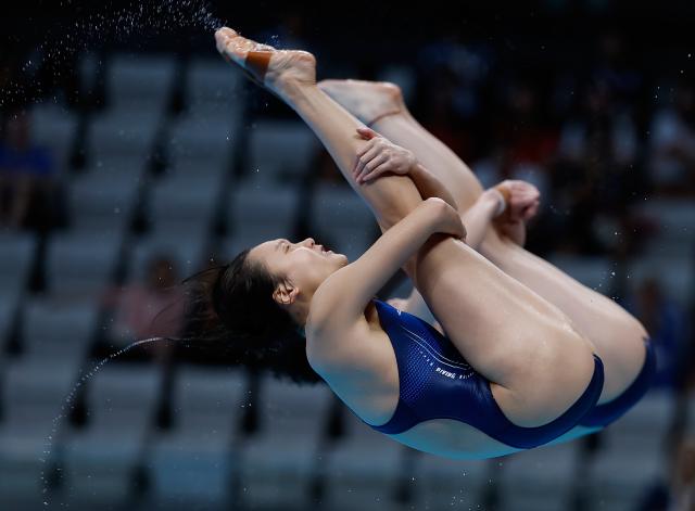 (260927) -- TOKYO, Sept. 27, 2026 (Xinhua) -- Chen Yiwen/Chen Jia (front) of China compete during the women's synchronised 3m springboard final of diving at the 20th Asian Games Aichi-Nagoya 2026 in Tokyo, Japan, Sept. 27, 2026. (Xinhua/Wu Zhizun)
