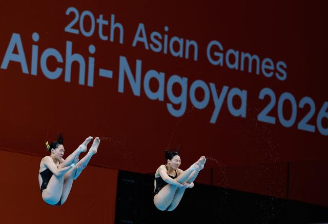 (260927) -- TOKYO, Sept. 27, 2026 (Xinhua) -- Kim Suji (R)/Kim Nahyun of South Korea compete during the women's synchronised 3m springboard final of diving at the 20th Asian Games Aichi-Nagoya 2026 in Tokyo, Japan, Sept. 27, 2026. (Xinhua/Wu Zhizun)