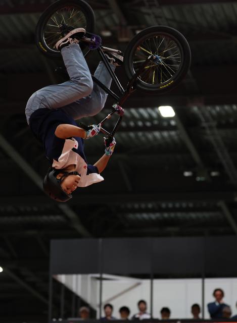 (260927) -- NAGOYA, Sept. 27, 2026 (Xinhua) -- Ozawa Miharu of Japan competes during the women's park final of cycling BMX freestyle at the 20th Asian Games Aichi-Nagoya 2026 in Nagoya, Japan, Sept. 27, 2026. (Xinhua/Deng Hua)