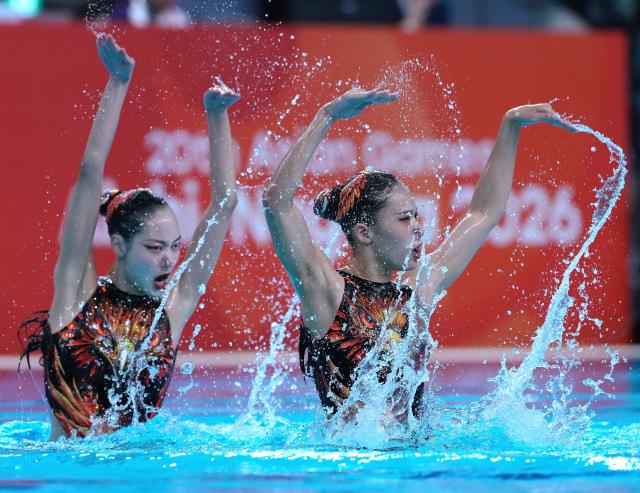 (260927) -- HAMAMATSU, Sept. 27, 2026 (Xinhua) -- Hur Yoonseo/Kim Jiyoon of South Korea compete during the duet free routine of artistic swimming at the 20th Asian Games Aichi-Nagoya 2026 in Hamamatsu of Shizuoka Prefecture, Japan, Sept. 27, 2026. (Xinhua/Cen Yunpeng)