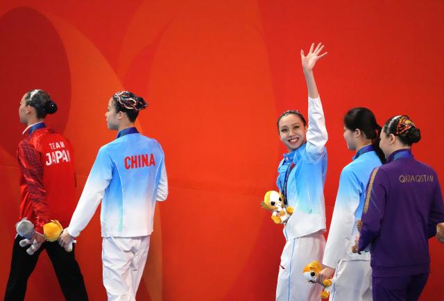 (260927) -- HAMAMATSU, Sept. 27, 2026 (Xinhua) -- Gold medalist Xu Huiyan (C) of China react after the victory ceremony for the duet of artistic swimming at the 20th Asian Games Aichi-Nagoya 2026 in Hamamatsu of Shizuoka Prefecture, Japan, Sept. 27, 2026. (Xinhua/Zhou Mi)