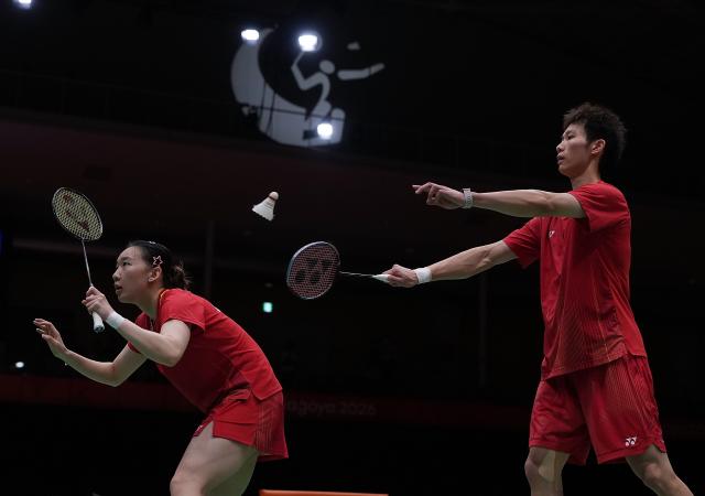 (260927) -- ICHINOMIYA, Sept. 27, 2026 (Xinhua) -- Jiang Zhenbang (R)/Wei Yaxin of China compete during the mixed doubles quarterfinals of badminton against Kim Jaehyun/Jang Hajeong of South Korea at the 20th Asian Games Aichi-Nagoya 2026 in Ichinomiya of Aichi Prefecture, Japan, Sept. 27, 2026. (Xinhua/Li Bo)