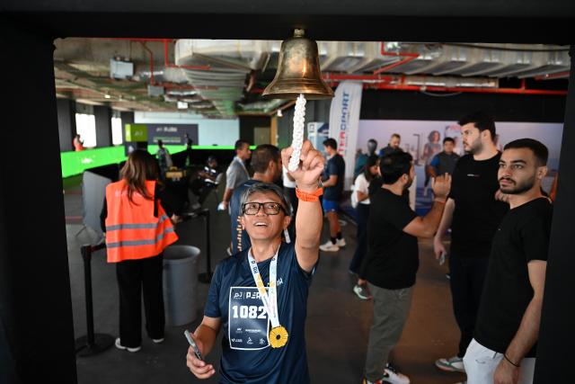 (260927) -- KUWAIT CITY, Sept. 27, 2026 (Xinhua) -- Participants take part in the Peak Race 2026 at Al Hamra Tower in Kuwait City, Kuwait, Sept. 26, 2026. More than 900 people participated in the Peak Race 2026 at Al Hamra Tower in Kuwait City on Saturday, according to the organizer. Participants climbed 60 floors of the landmark tower in the vertical race, which featured men's and women's individual events, men's and women's relay events, as well as a junior category. (Photo by Asad/Xinhua)