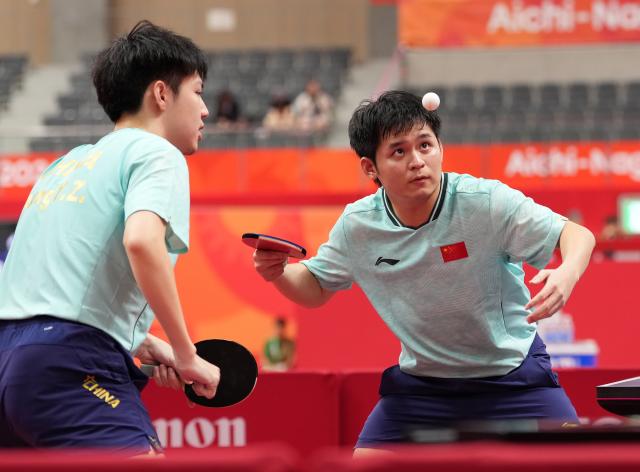 (260927) -- TOYOTA, Sept. 27, 2026 (Xinhua) -- Huang Youzheng /Lin Shidong (R) of China compete during the men's doubles semifinal table tennis match between Huang Youzheng/Lin Shidong of China and Matsushima Sora/Togami Shunsuke of Japan at the 20th Asian Games Aichi-Nagoya 2026 in Toyota of Aichi Prefecture, Japan, Sept. 27, 2026. (Xinhua/Cheong Kam Ka)