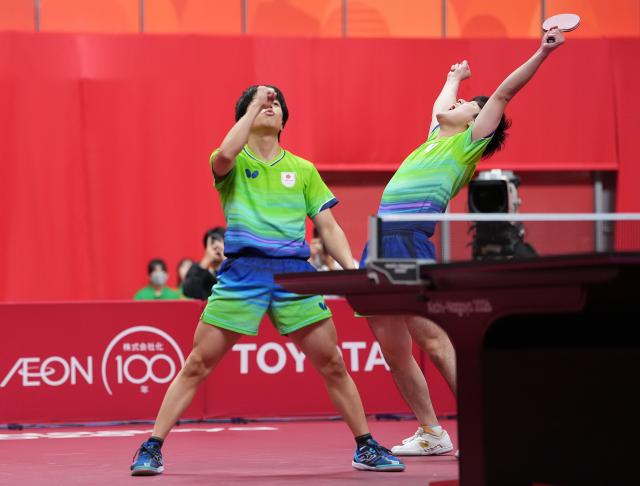 (260927) -- TOYOTA, Sept. 27, 2026 (Xinhua) -- Harimoto Tomokazu (R)/Shinozuka Hiroto of Japan celebrate after the men's doubles semifinal table tennis match between Xiang Peng/Wen Ruibo of China and Harimoto Tomokazu/Shinozuka Hiroto of Japan at the 20th Asian Games Aichi-Nagoya 2026 in Toyota of Aichi Prefecture, Japan, Sept. 27, 2026. (Xinhua/Cheong Kam Ka)