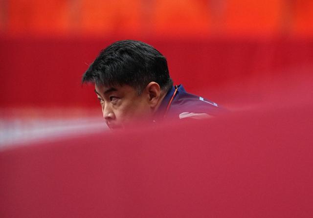 (260927) -- TOYOTA, Sept. 27, 2026 (Xinhua) -- Wang Hao, coach of China, reacts during the men's doubles semifinal table tennis match between Xiang Peng/Wen Ruibo of China and Harimoto Tomokazu/Shinozuka Hiroto of Japan at the 20th Asian Games Aichi-Nagoya 2026 in Toyota of Aichi Prefecture, Japan, Sept. 27, 2026. (Xinhua/Cheong Kam Ka)